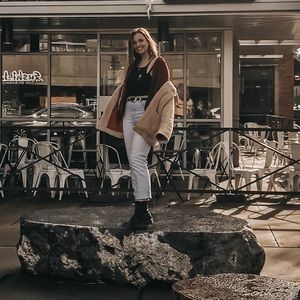 Meet your Posher, Claire